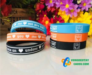vòng đeo tay cao su