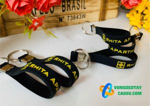 vòng tay cao su móc khóa